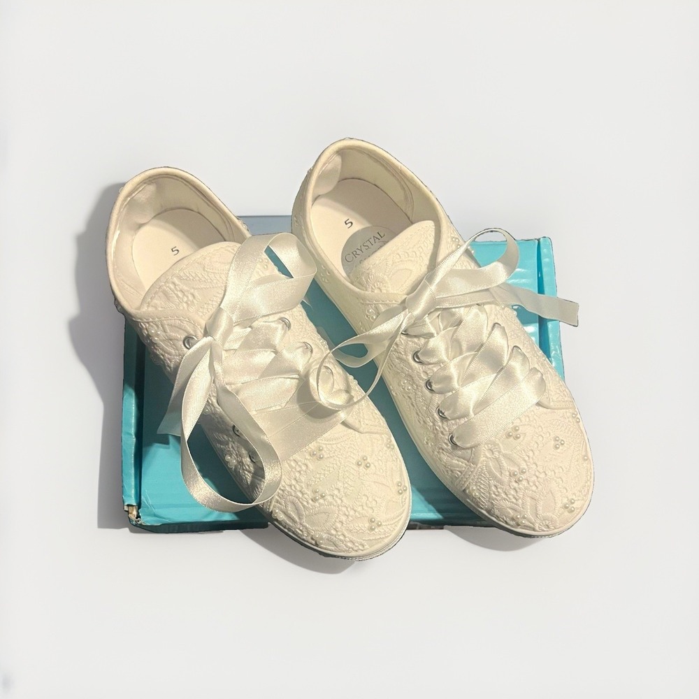 Bridal Wedding Day NEW White Lace-Up Sneakers Size 7.5 US 5 UK cushioned sole